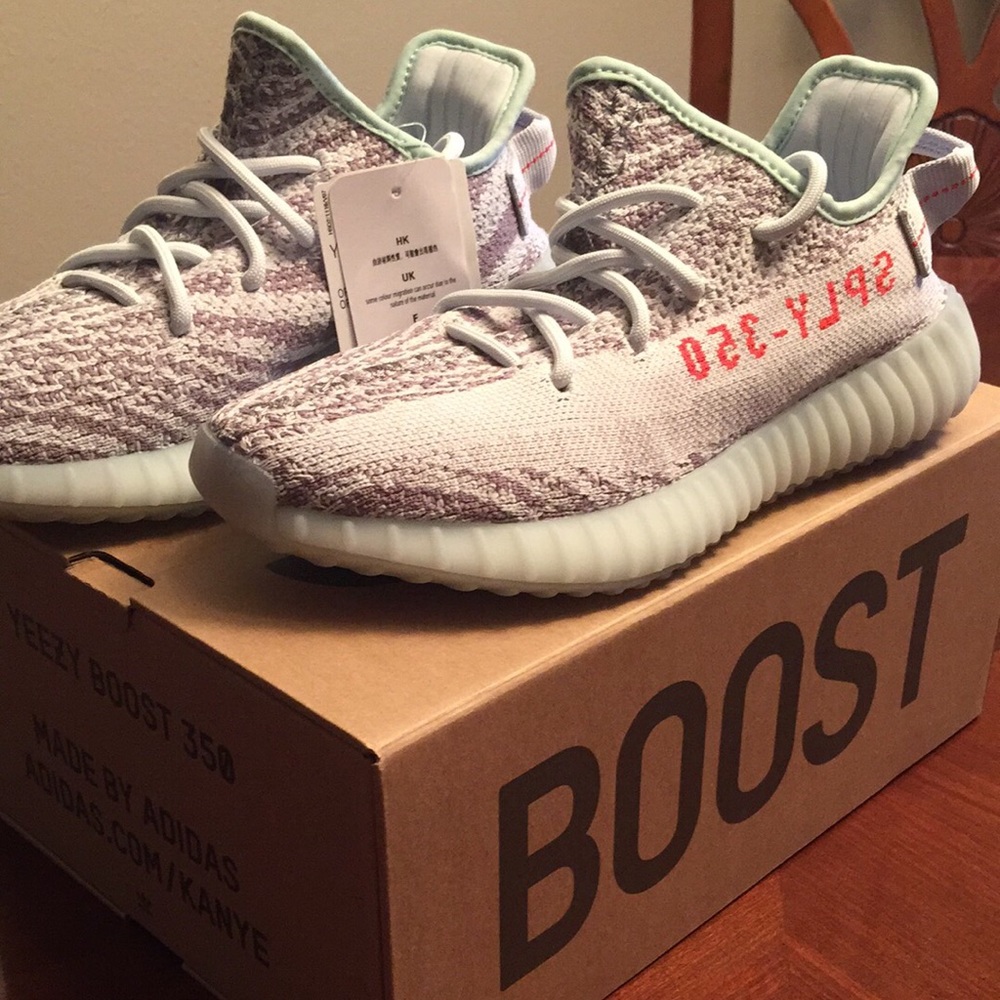 Yeezy boost 350 V2 blue tint